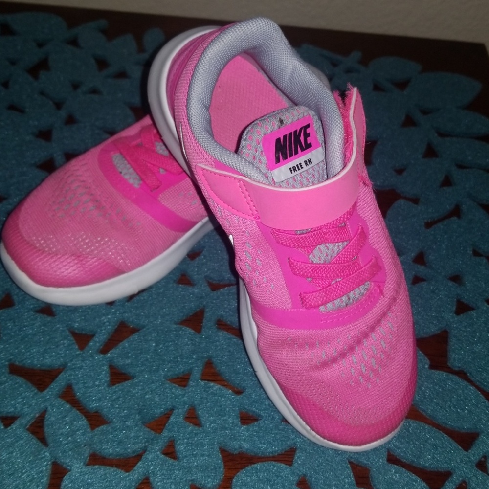 Pink girls Nike Free RN